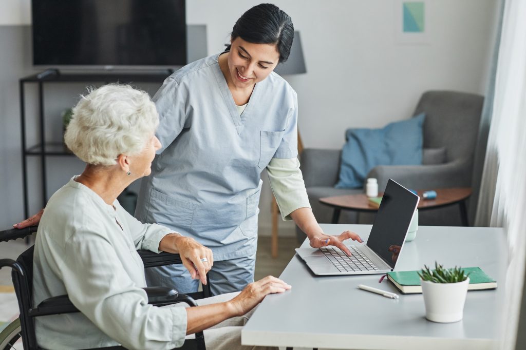 PSW Assisting Senior Woman in Thunder Bay