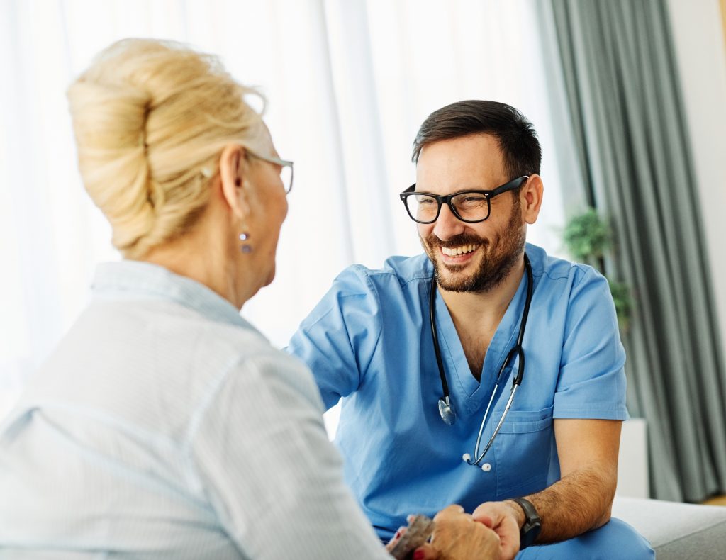 personal support worker (PSW) helping an elderly woman at a Thunder Bay home